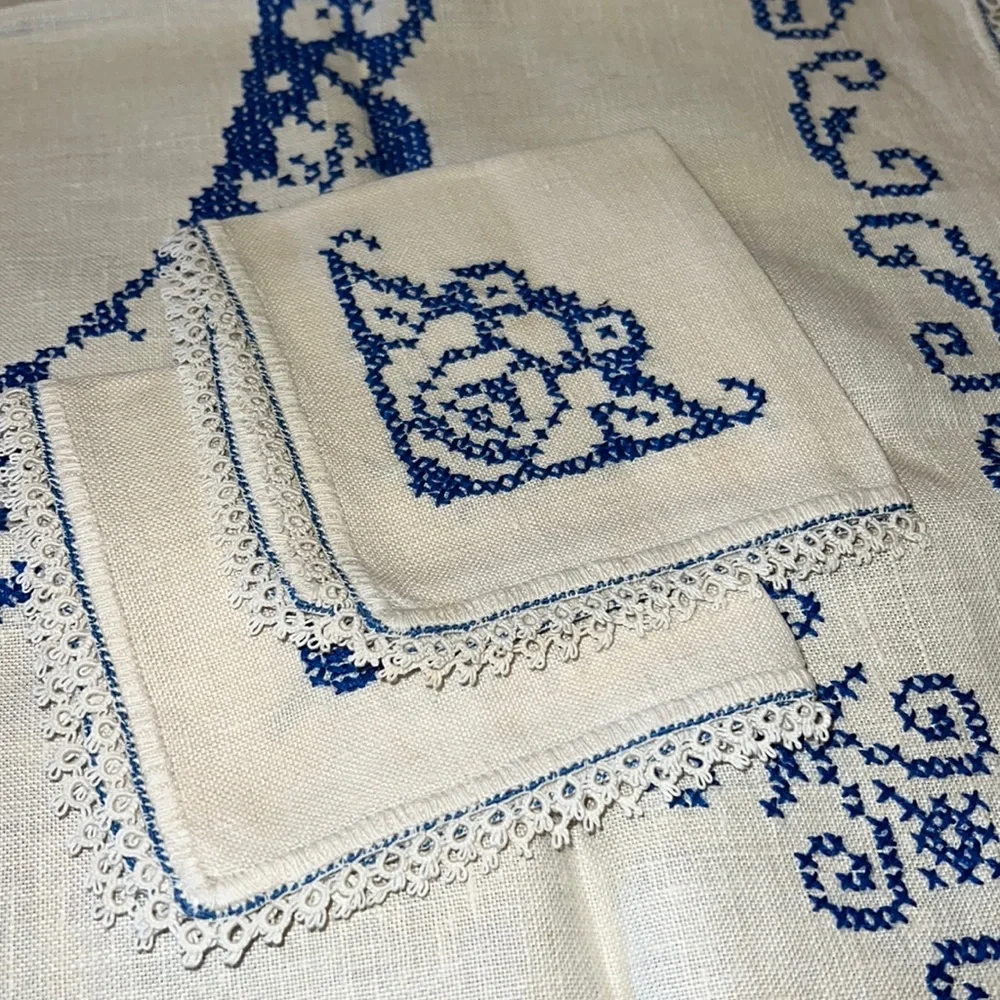 Cross stitch vintage tablecloth & napkins luncheon bridge set